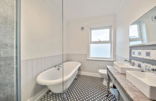 Central Filey Family Cottage for Groups with Super King Bedroom and Bunk Room - Foto 17