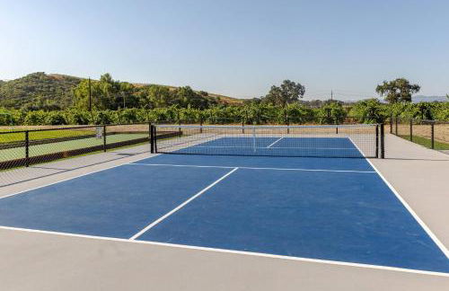 Serene Vineyard•Deck, Pickleball, Views~ Near Town - Foto 27