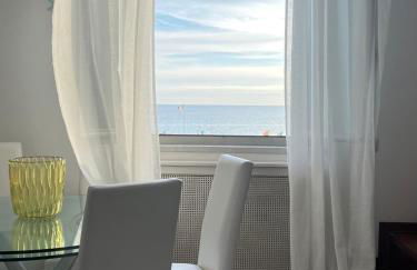 Attico vista mare con parcheggio privato - Foto 1