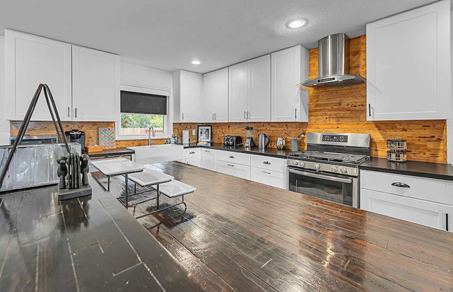 The Mod Poppy Large Home 10 Minutes From it all - Foto 42