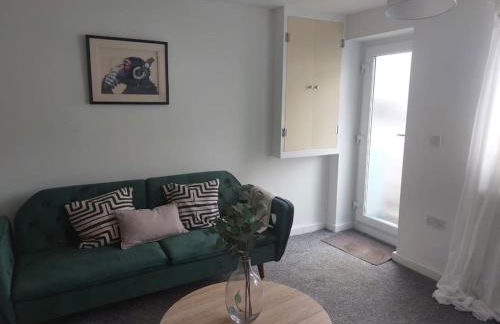 Charming 2 BedRoom Tredegar Gem. Sleeps 4 - Photo 8