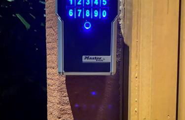 Courtyard Cottage - Photo 2