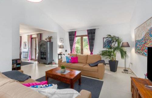 Malerische Villa mit Privatpool, mediterranem Garten, Outdoor-Kueche, Waschmaschine, Trockner - Photo 13