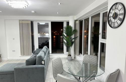 Serenity Waterfront 2 Bed Apartment - Foto 4