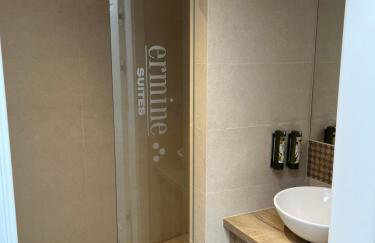 Ermine Suites - Photo 86
