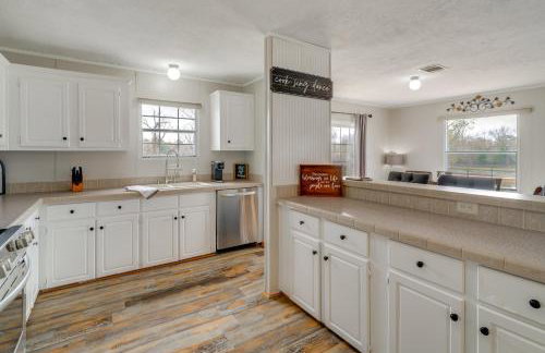 Lake Conroe Bliss Waterfront Home with Boat Ramp - Foto 9