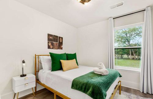 Manchaca 4 bedroom sleeps 10 Pool and Hot tub - Photo 38