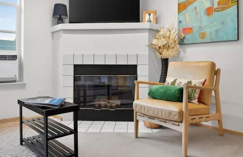 Free Parking - City Views - Near Attractions - Foto 17