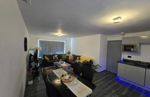 Lovely 3 Bed Ground Floor Apartment Near QE Hospital Harborne Birmingham New - Photo 1