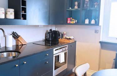 Charming and Full Of Character Apartment - Foto 14