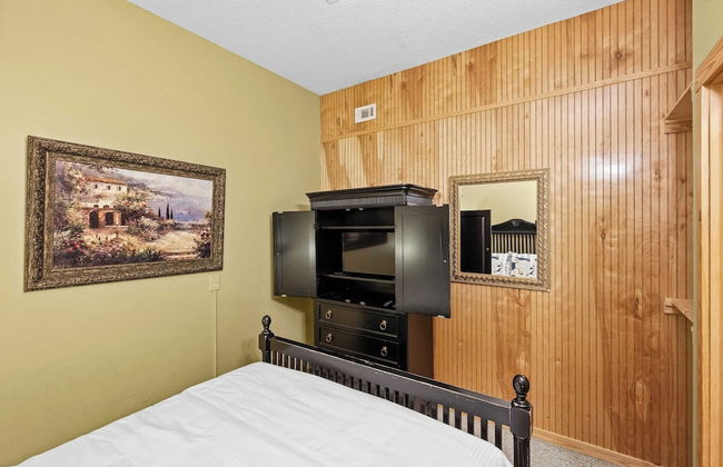 Lakeside Lodge by Avantstay Hot Tub + Dock - Foto 39