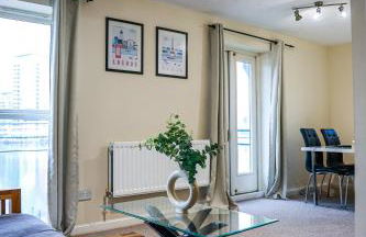 Modern 2 Bed Sleeps 6 near O2 ExCeL Enjoy river views and easy access to the IFS Cloud Cable Car Features 2 bedrooms plus a sofa bed for 6 guests - Foto 3