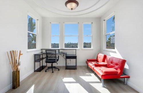 Spacious Luxury home in Gated Community with Resort Pool & Scenic Views - Photo 31