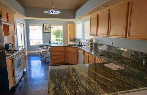 Luxury 1900 SQ FT House Huge 46 FT Pool & Hot SPA - Foto 6