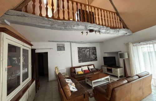 Rivage Maison spacieuse 10 p 5 chambres 2 sdb 2 WC tout confort avec jardin, belle terrasse aménagée, parking privatif, à 2 kms d'une petite plage, 3kms d'Omaha Beach et Port en Bessin - Foto 12