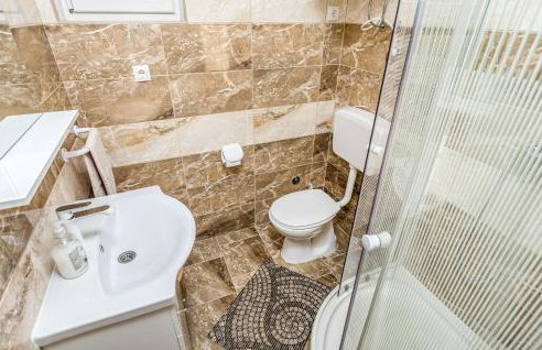 6 Bedroom Stunning Home In Lukovo - Foto 32