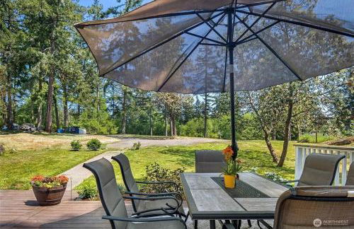 Secluded 4BR Nestled in Woods-Hot Tub/Dog Friendly - Foto 12