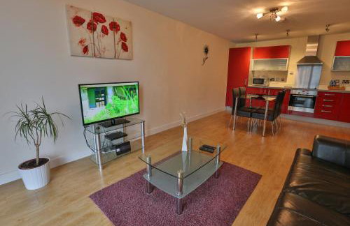 iSTAY APARTMENTS at VIZION - Fully Equipped Modern Serviced Apartments with Balconies, Superfast Broadband, Free Allocated Parking Space, 24h Security, Rooftop Gardens, Located in Central MK - Photo 40