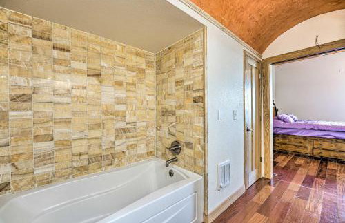 Lakefront Country Home with Waterslide and Trampoline! - Foto 22