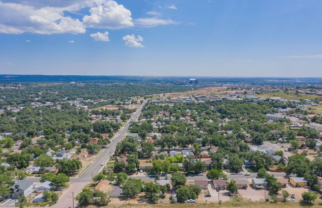 2BR Aptmt Parks Private Deck, Mountain Views! - Photo 32