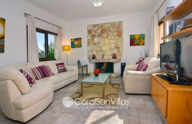 Large Pool & Garden, Billiard, Peaceful Area, Near to the Sea, Coral Bay Paphos - Foto 17