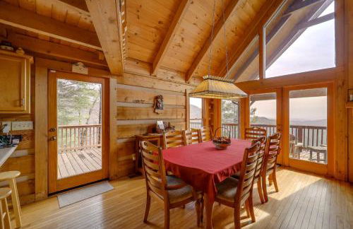 Smoky Mountain Vacation Rental with Large Deck! - Foto 7