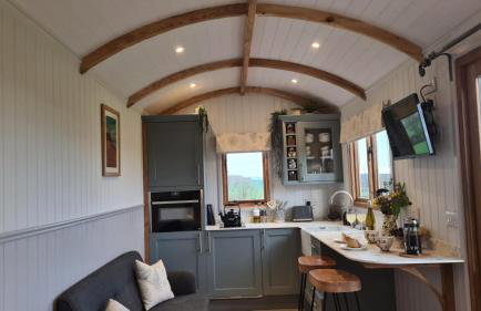 Honey Bee - Comfortable luxury shepherds hut with hot tub - Foto 10