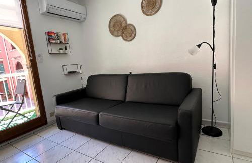 Studio 3 pers climatisé rénové, au calme, idéalement situé proche St Raphael-St Tropez, plage et commerces à pieds - Foto 11