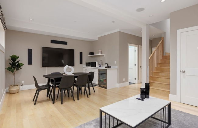 Stunning 3 Bedroom Secondary Suite N Van - Photo 11