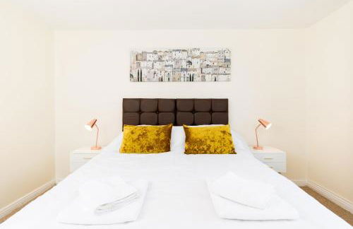 Drayton Manor House FREE parking - Photo 46