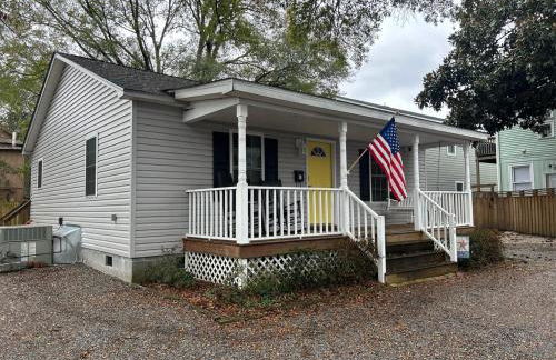 Under the Oaks, A Downtown Hidden Gem - Foto 32