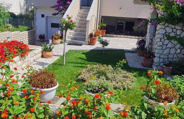 Apartman "Flower Garden" - Foto 1