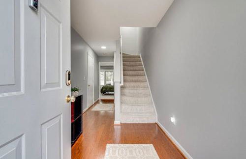 Peaceful Luxury 3 beds*Lake*Kitchen*LaundryMetro - Foto 8