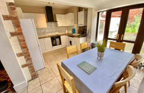 EasyRest House 1 Grantham - 6 Beds & Free Parking - Spacious & Comfy - Access to A1, Town Centre & Shops - Foto 3