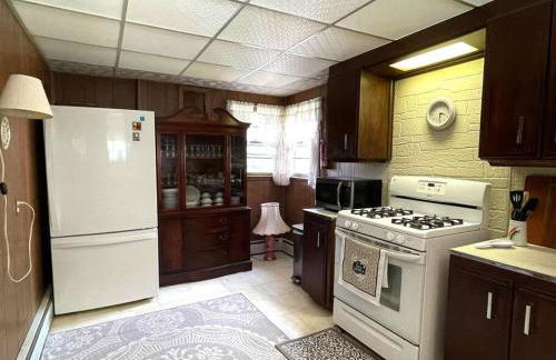 Entire Home in Buffalo - 6 Guests 3 Bedroom 1 Bath - Convenient Location - 25min to Niagara Falls - Foto 10