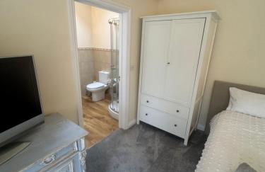 The Annexe Barnfield Farm 2 King Bed - Photo 5