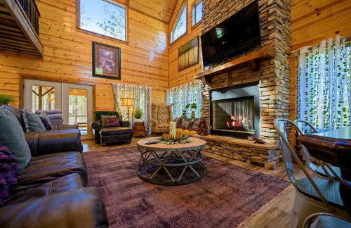 The Nomi Lodge - Sleeps 28 - Gorgeous Rustic Cabin, Centrally Located, Tons of Amenities - Photo 9