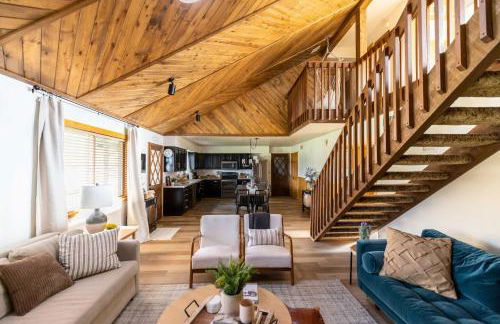 Whispering Hollow Lodge on Greer Main St! - Foto 7