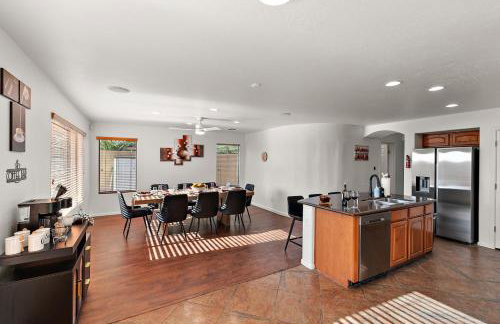 Serenity Splash Upscale Stay Pool Game Lounge - Foto 3