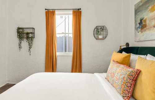 Visit the Beach from a Historic Downtown Apartment - NRP21-00092 - Foto 31