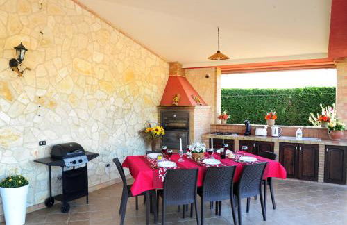 Villa Radiosa In Sicily with private fenced pool, Please read, leggete, HOST INFO for correct cost - Foto 30
