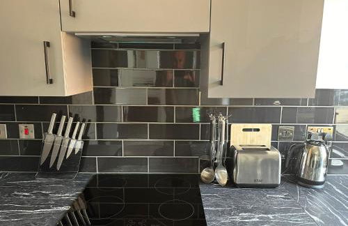 Adam Court Apartments - PE1 - Contractor Friendly - Choice of Studios or 1 Bed Apartments - Free Parking - Sofa Beds - Sky TV - Full Kitchen - Washer Dryer - WiFi - Foto 60