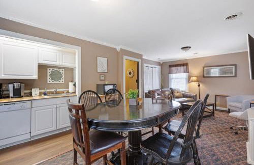 Brenda Lee History 4BR Retreat Pool Hot Tub - Photo 24