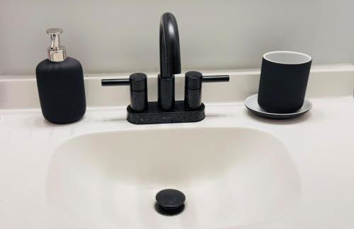 Charming 4BR 4BA Townhouse In Annandale, VA - Foto 23