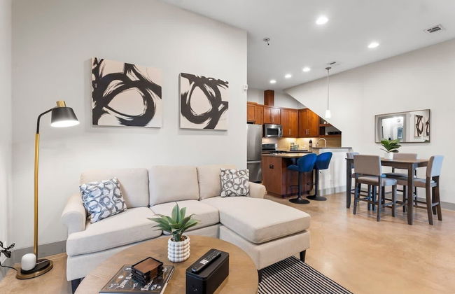 Chic & Homey 3BR Close to Downtown - Photo 13