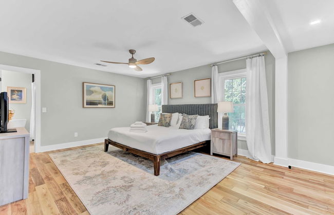 Southern Oasis by Avantstay 0.5mi Walk to the Beach, Pool, Patio, Large Yard - Photo 37