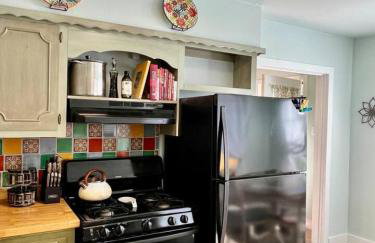 2 bed with Washer and Dryer, pets ok, 5 min to Farmers Market - Foto 9