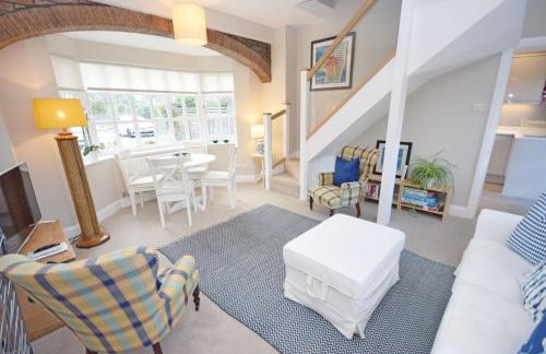 Seagull Cottage, Aldwick - Photo 1