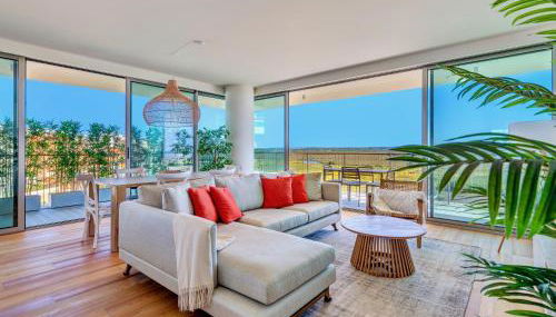 Bayline - Beachfront Bliss & Spa by Bedzy - Photo 1