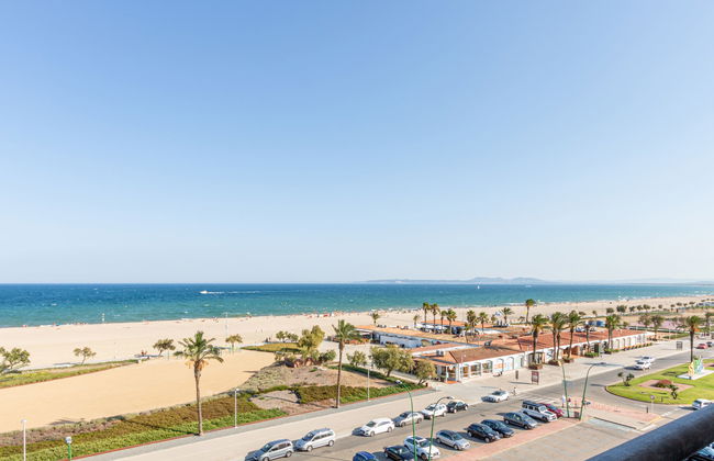 Apartment in Castelló d'Empúries with garden and terrace - Photo 8